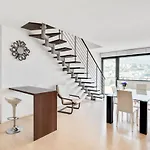 Guesthost - La Perla - X6 With Ac And Garage! דירה קומו