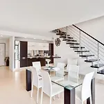 Guesthost - La Perla - X6 With Ac And Garage! דירה