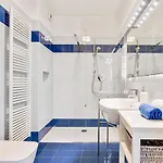 דירה Guesthost - La Perla - X6 With Ac And Garage! קומו