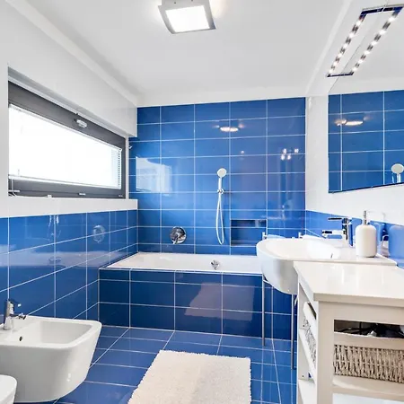 Guesthost - La Perla - X6 With Ac And Garage! Апартаменты Комо
