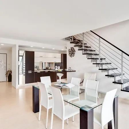 Guesthost - La Perla - X6 With Ac And Garage! Апартаменты