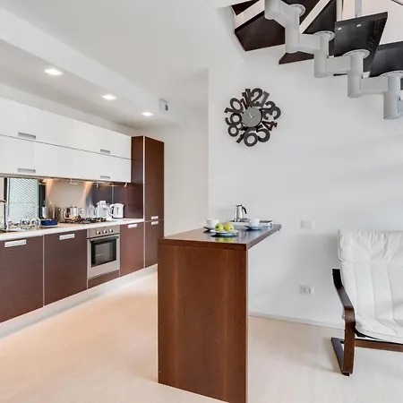 Guesthost - La Perla - X6 With Ac And Garage! Апартаменты Комо