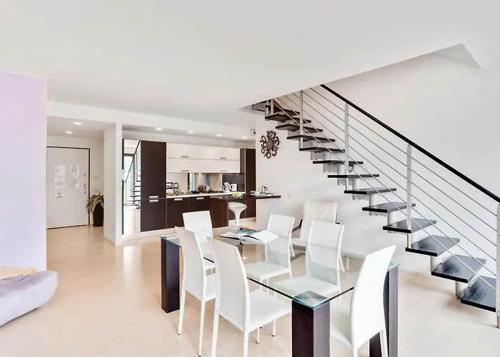 Guesthost - La Perla - X6 With Ac And Garage! דירה