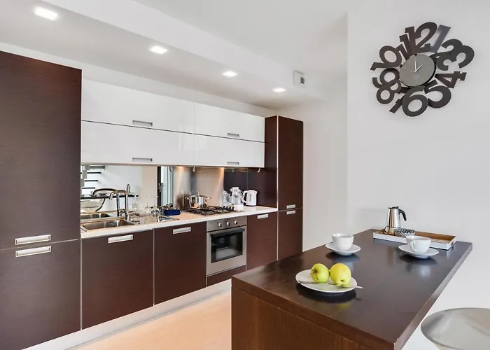 Guesthost - La Perla - X6 With Ac And Garage!